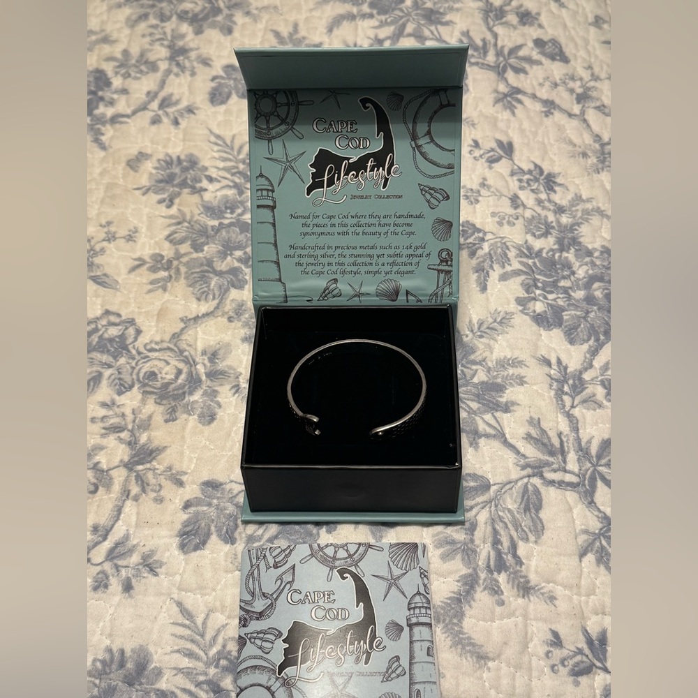 Cape Cod Fish Bracelet - Picture 7 of 9